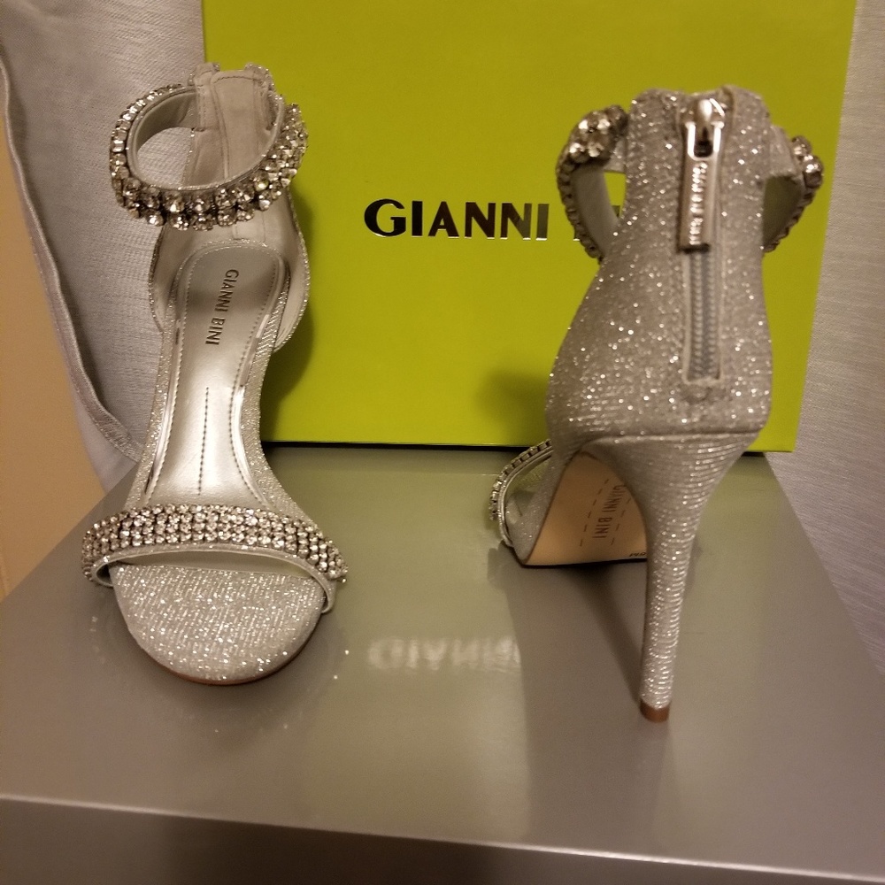 Size 6 Gianni bini runs big can fit a size 7